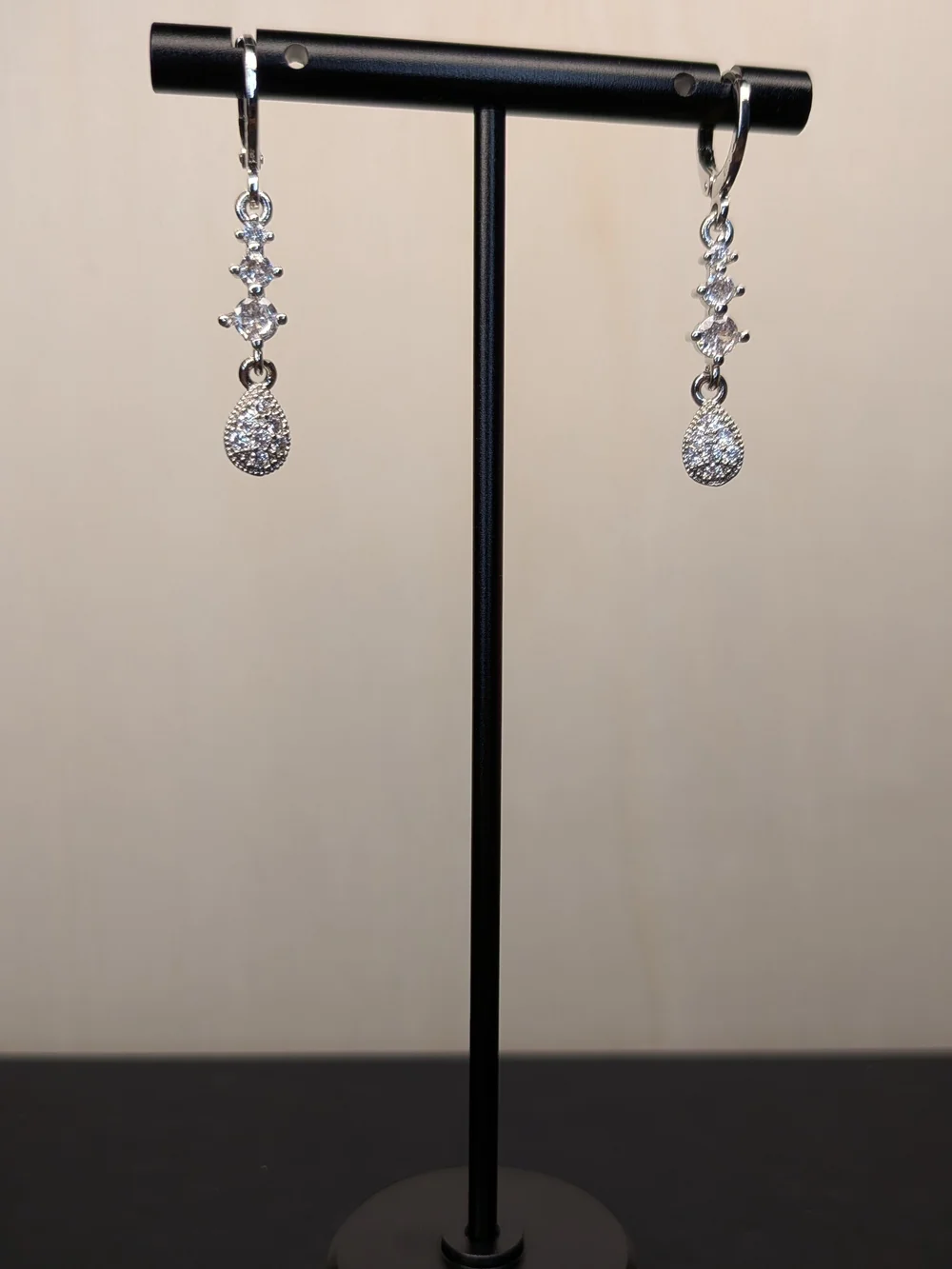 18k White Gold Teardrop & Kite Cubic Zirconia Dangle Earrings